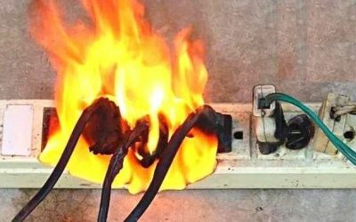 Multiprise : 9 Appareils à Ne Jamais Brancher Dessus (Vous Risquez l’Incendie).