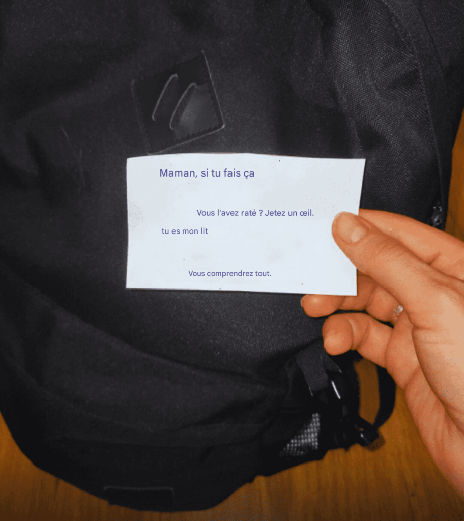 Mon mari s’est empressé de jeter les affaires de notre fille le lendemain de ses funérailles – ce que j’ai trouvé dans sa chambre a tout changé