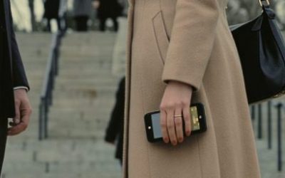 Sa secrétaire prenait ses rendez-vous chez l’avocat du divorce, me croyant naïve quant à leur liaison. Elle riait sous cape chaque fois que j’appelais, sachant pertinemment qu’il comptait me ruiner. Tout le monde à son cabinet était au courant – sauf moi, pauvre idiote, du moins c’est ce qu’ils croyaient. Le jour du divorce, j’ai révélé ce que j’avais réellement manigancé depuis le début…