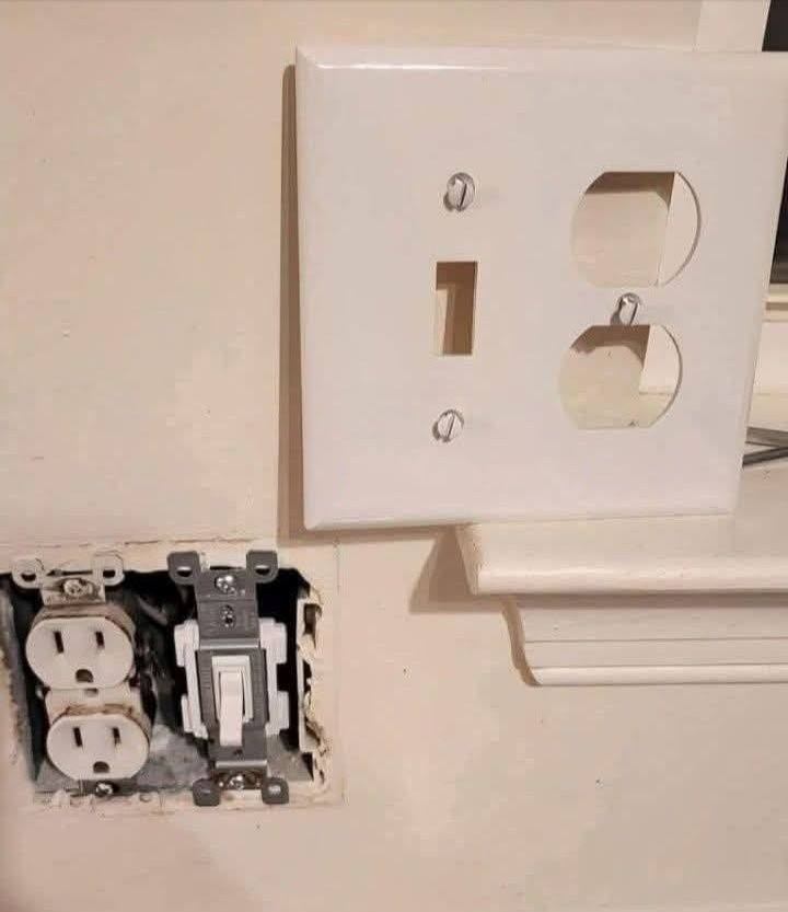 Quelqu’un sait-il où je peux acheter un cache-parabole qui a un interrupteur à droite et une prise à gauche ? J’ai cherché partout en ville..