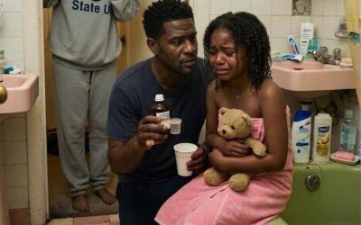 Ma fille de cinq ans prenait toujours son bain avec mon mari. Ils y restaient plus d’une heure tous les soirs. Quand je lui ai finalement demandé ce