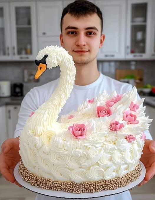 Mon travail, mon gâteau. J’ai mis tellement d’efforts dans ce travail. Vous devez juger mon travail…
