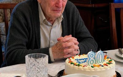 En entrant dans la maison où mon grand-père fêtait ses 80 ans, je m’attendais à être accueillie par la chaleur de la famille, les rires et une maison emplie d’amour. Au lieu de cela, j’ai découvert quelque chose qui m’a brisé le cœur.