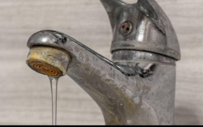 Ma grand-mère m’a appris cette astuce pour enlever le calcaire en 2 minutes sans aucun effort. Voici comment ça fonctionne.