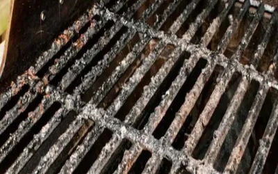 L’astuce de mon grand-père pour nettoyer le barbecue en 4 minutes chrono