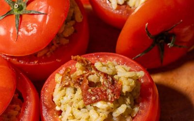 Tomates Farcies à la Salade de Riz : une Entrée Fraîche et Colorée