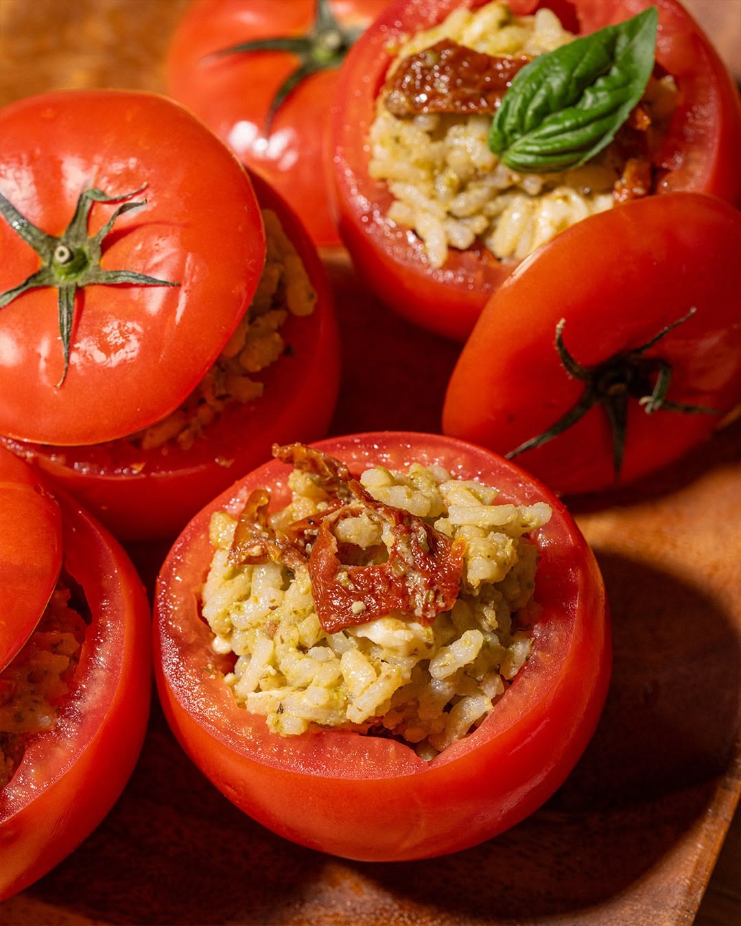 Tomates Farcies à la Salade de Riz : une Entrée Fraîche et Colorée