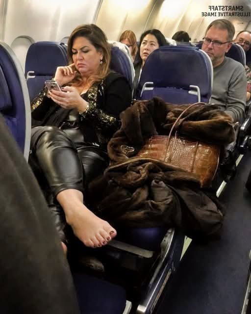 Elle refuse de libérer le siège payé : ce que la fille de 10 ans sort de son sac stupéfie tout l’avion