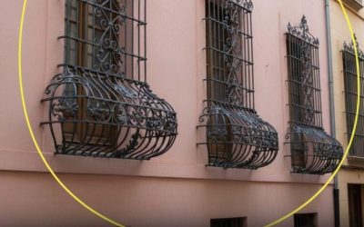 Pourquoi certaines barres de fenêtre sont-elles incurvées en bas ?